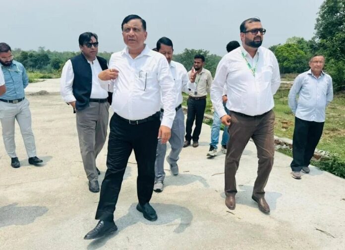 अवैध निर्माणकर्ताओं पर शिकंजा कसने मैदान में उतरे एमडीडीए उपाध्यक्ष बंशीधर तिवारी