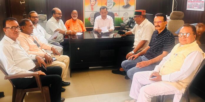 राहुल गांधी जी के उत्तराखंड दौरे को ऐतिहासिक बनाने के लिए कंट्रोल रूम में वरिष्ठ नेताओं की महत्वपूर्ण बैठक