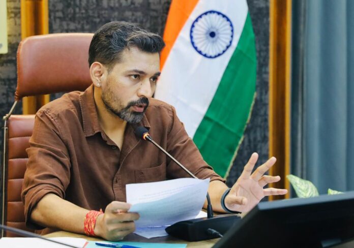चारधाम यात्रा व्यवस्थाओं को लेकर डीएम का सख्त निर्देश-किसी स्तर पर न हो लापरवाही