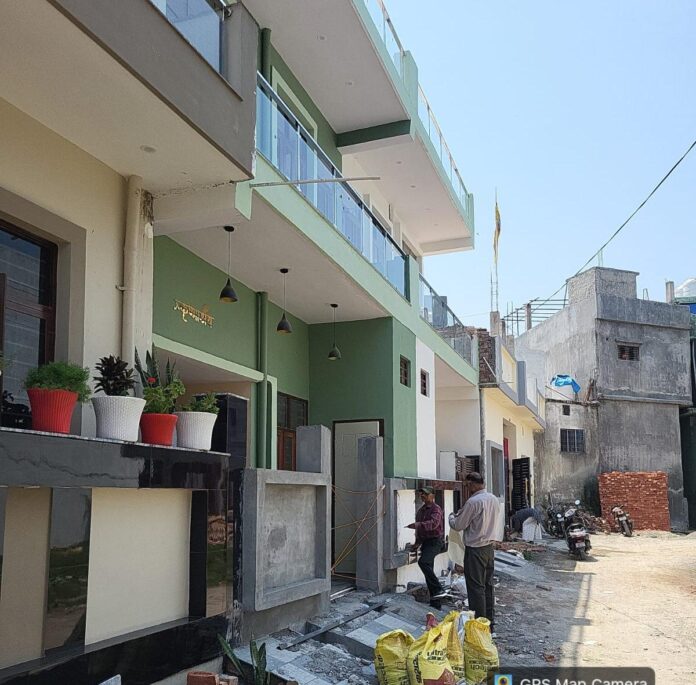 अवैध निर्माणों पर एमडीडीए का बड़ा वार, कुल्हान और चन्द्रवनी में चार भवन सील, बिना स्वीकृत मानचित्र बन रहे फ्लैट और डुप्लैक्स भवनों पर कार्रवाई