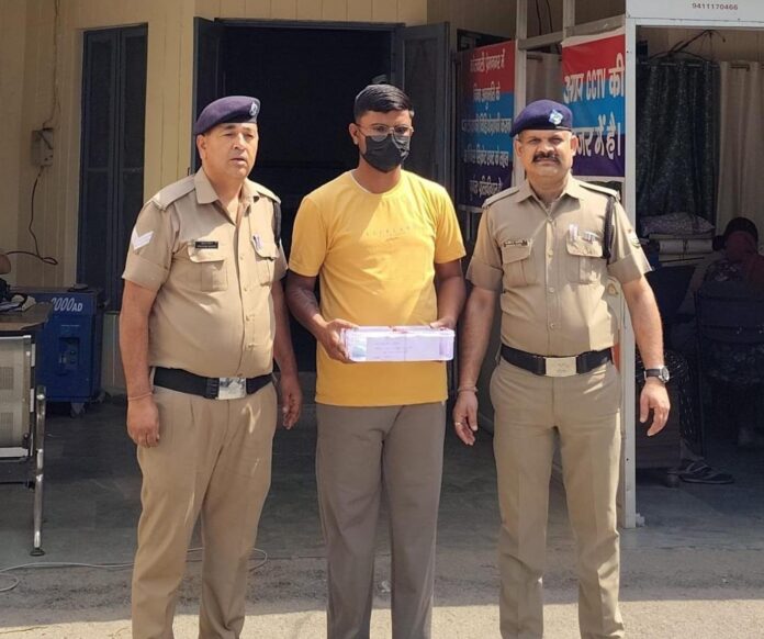 रंगदारी तथा जानलेवा हमले के आरोपी अभियुक्त को अवैध तमंचे के साथ दून पुलिस ने किया गिरफ्तार