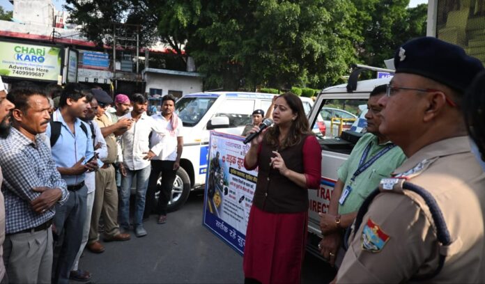 जिला विधिक सेवा प्राधिकरण, देहरादून द्वारा घण्टाघर में “सडक सुरक्षा जीवन रक्षा” अभियान के अंतर्गत जागरूकता अभियान