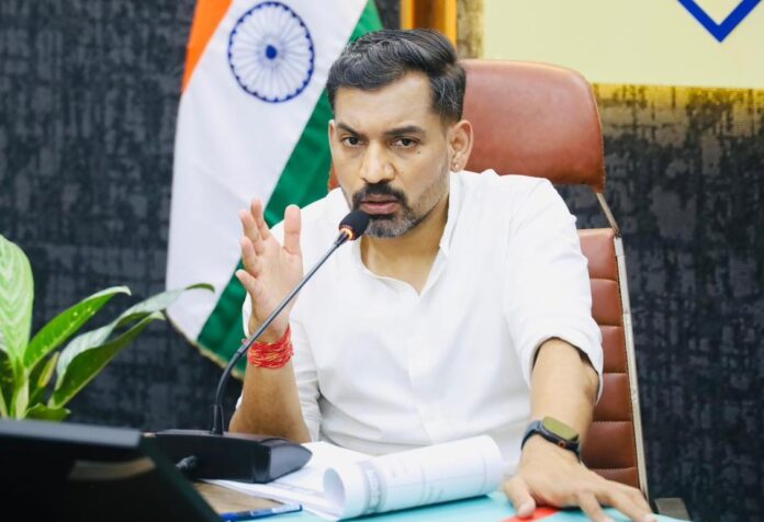 परियोजनाओं के लिए भूमि चयन हेतु डीएम ने की तहसीलदारों की जिम्मेदारी तय; एसडीएमस को अनुश्रवण के निर्देश