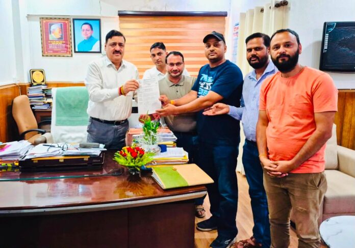 बड़ी खबर:डिग्रीधारी लैब तकनीशियनों के प्रतिनिधिमंडल ने स्वास्थ्य सचिव से की मुलाकात, मांगों पर सकारात्मक वार्ता