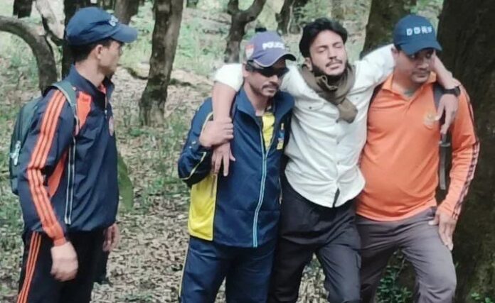 देवरियाताल-चोपता ट्रेक मार्ग पर भटके पांच ट्रैकर्स का सफल रेस्क्यू