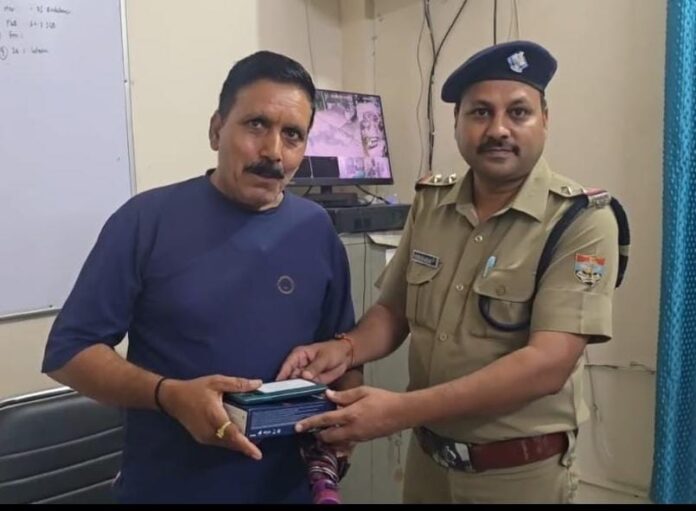 एसएसपी दून के नेतृत्व में लोगों चेहरों पर मुस्कान बिखेरती दून पुलिस