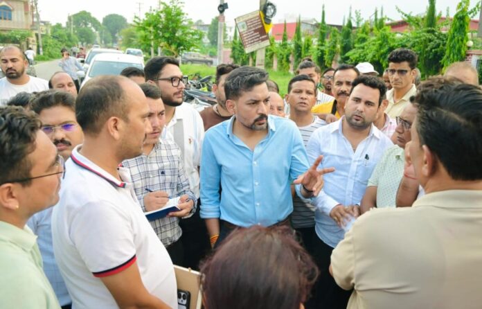 बालावाला क्षेत्र में सिंचाई एवं जनसमस्याओं पर जिलाधिकारी के कड़े निर्देश