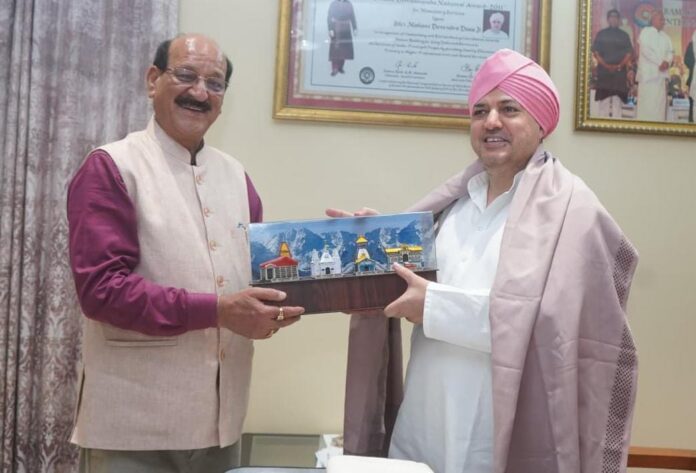 स्वास्थ्य मंत्री सुबोध उनियाल ने श्री दरबार साहिब में टेका मत्था