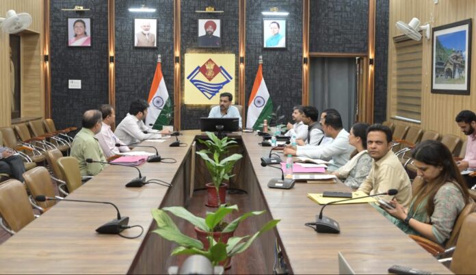 विशेष गहन पुनरीक्षण की आयोग की टीम ने की समीक्षा