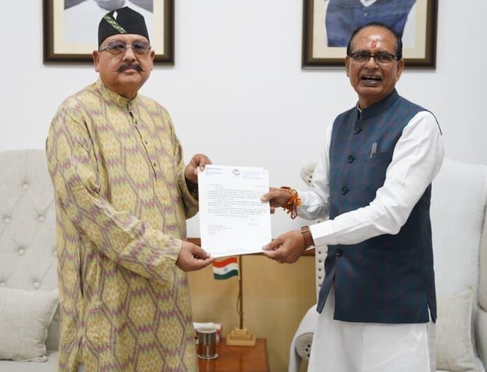महाराज ने की केंद्रीय कृषि, किसान कल्याण, ग्रामीण विकास मंत्री से शिष्टाचार भेंट