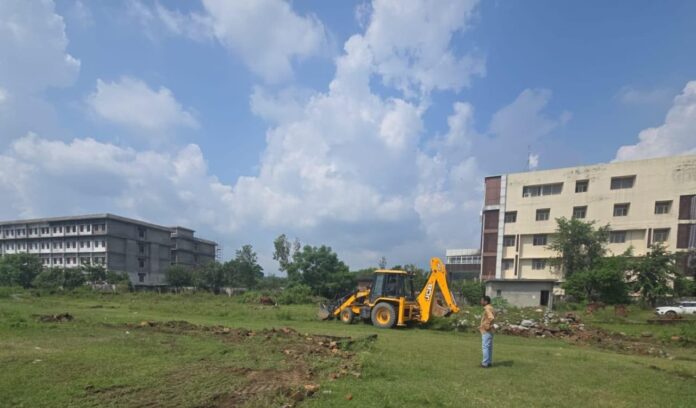 अवैध प्लॉटिंग पर एमडीडीए का शिकंजा, झाझरा में पांच बीघा अनधिकृत प्लॉटिंग ध्वस्त