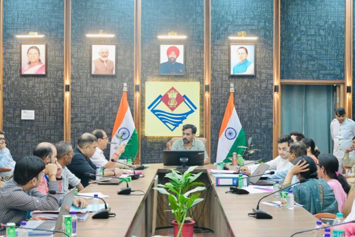 स्वास्थ्य सेवाओं में लापरवाही पर जिलाधिकारी सख्तः एएनएम निलंबित, मातृ एवं शिशु मृत्यु दर घटाने के लिए टास्क फोर्स के निर्देश