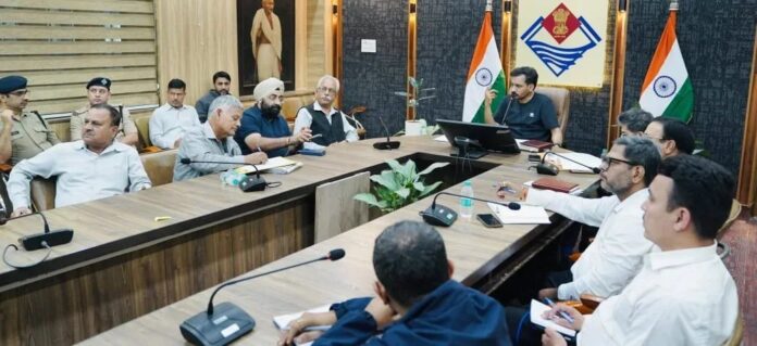 विधानसभा चुनाव-2027ः देहरादून में 23 अक्टूबर से ईवीएम की तकनीकी जांच, डीएम ने राजनीतिक दलों से मांगा सहयोग
