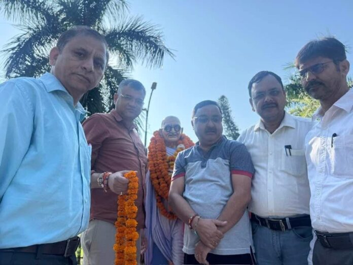 महात्मा गांधी एवं लाल बहादुर शास्त्री की जयंती पर मेयर सौरभ थपलियाल ने अर्पित किए श्रद्धासुमन