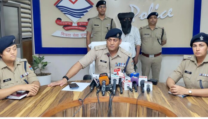 रायपुर क्षेत्र में हुई बुजुर्ग दम्पत्ति व महिला की हत्या करने वाले अभियुक्त को पुलिस ने किया गिरफ्तार