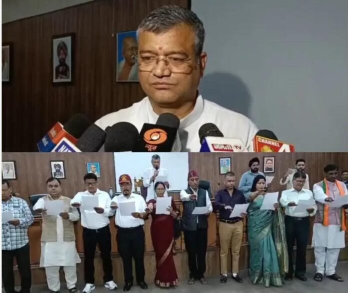 नगर निगम देहरादून में करीब 20 मनोनीत पार्षदों ने ली शपथ, मेयर ने दी बधाई