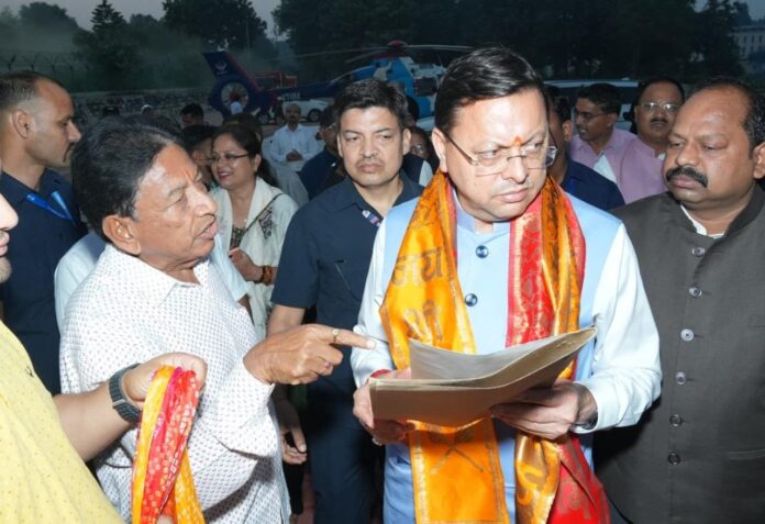 मुख्यमंत्री ने सुनीं जनसमस्याएं, अधिकारियों को दिए त्वरित समाधान के निर्देश