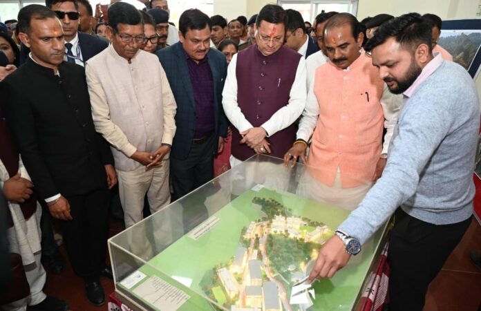 मुख्यमंत्री धामी ने किया पिथौरागढ़ मेडिकल कॉलेज का स्थलीय निरीक्षण